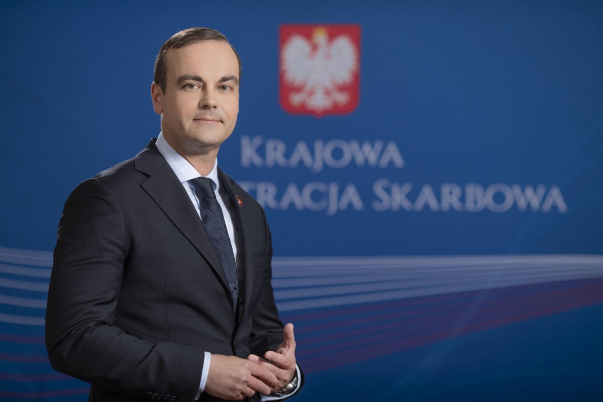 Szybka kariera szefa KAS. Co stoi za 