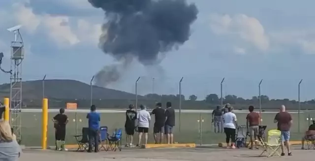 Tragiczny wypadek samolotu! MiG-23 roztrzaskał się przy blokach [VIDEO]