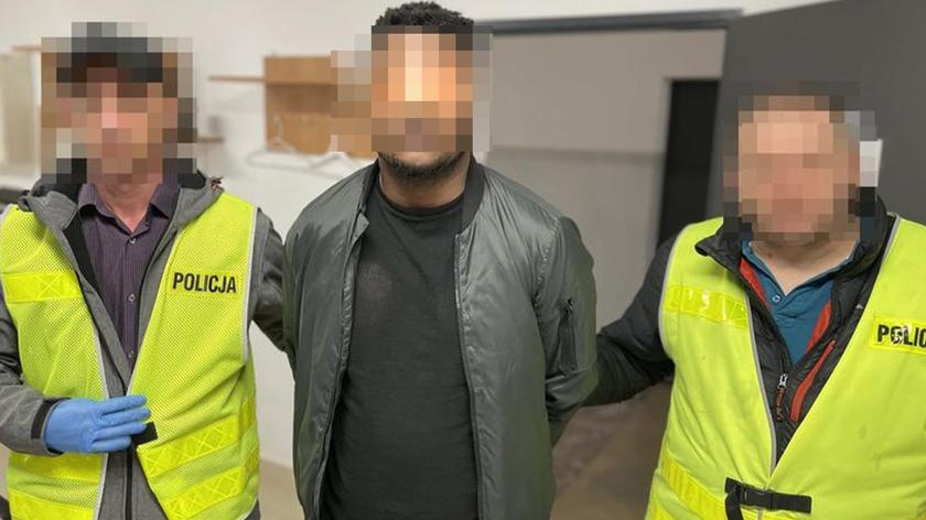 Wyskoczyła przez okno. Obywatel Zimbabwe groził, że odetnie jej głowę