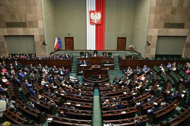 PiS odwołuje sejmowe wakacje? Dodatkowe posiedzenie sejmu