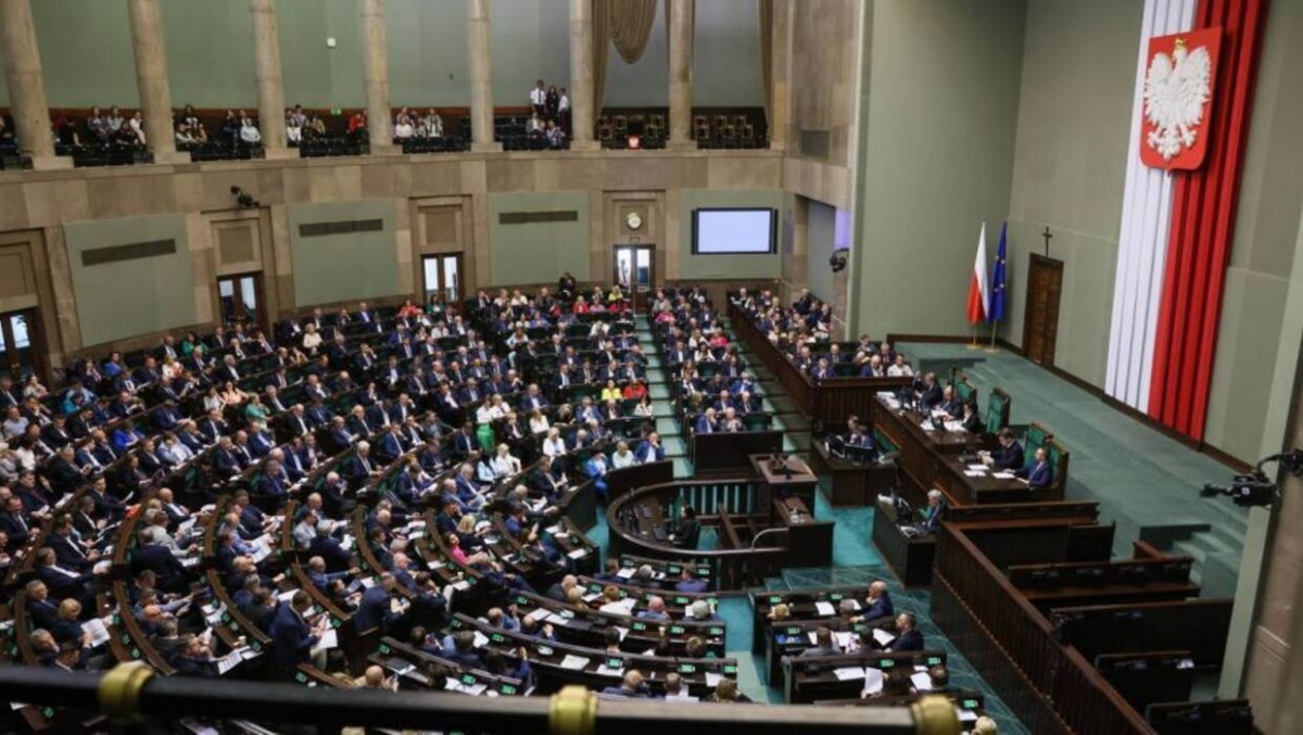 Najnowszy sondaż wyborczy - KO zaraz za PiS