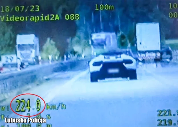 A2: jechał Lamborghini 224 km/h! Kuriozalne tłumaczenie [VIDEO]