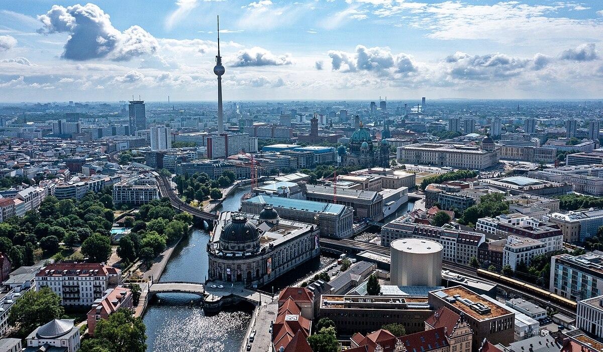 Berlin: lew uciekł z klatki! Panika w stolicy Niemiec [VIDEO]