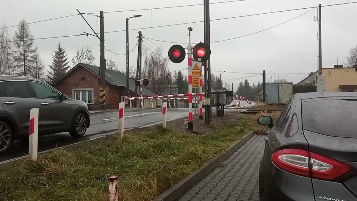Andrychów: zderzenie pociągu z autem. Są ranni