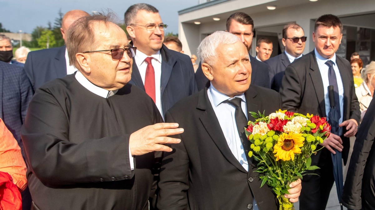 Tadeusz Rydzyk: miliony od PiS. Mafia Radia Maryja