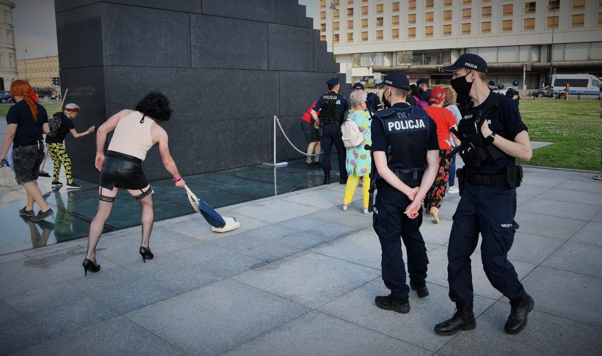 159. miesięcznica smoleńska - Jarosław Kaczyński za parawanem! [nagranie]
