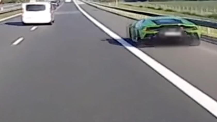 Lamborghini pędziło A4 - policja szuka kierowcy [video]