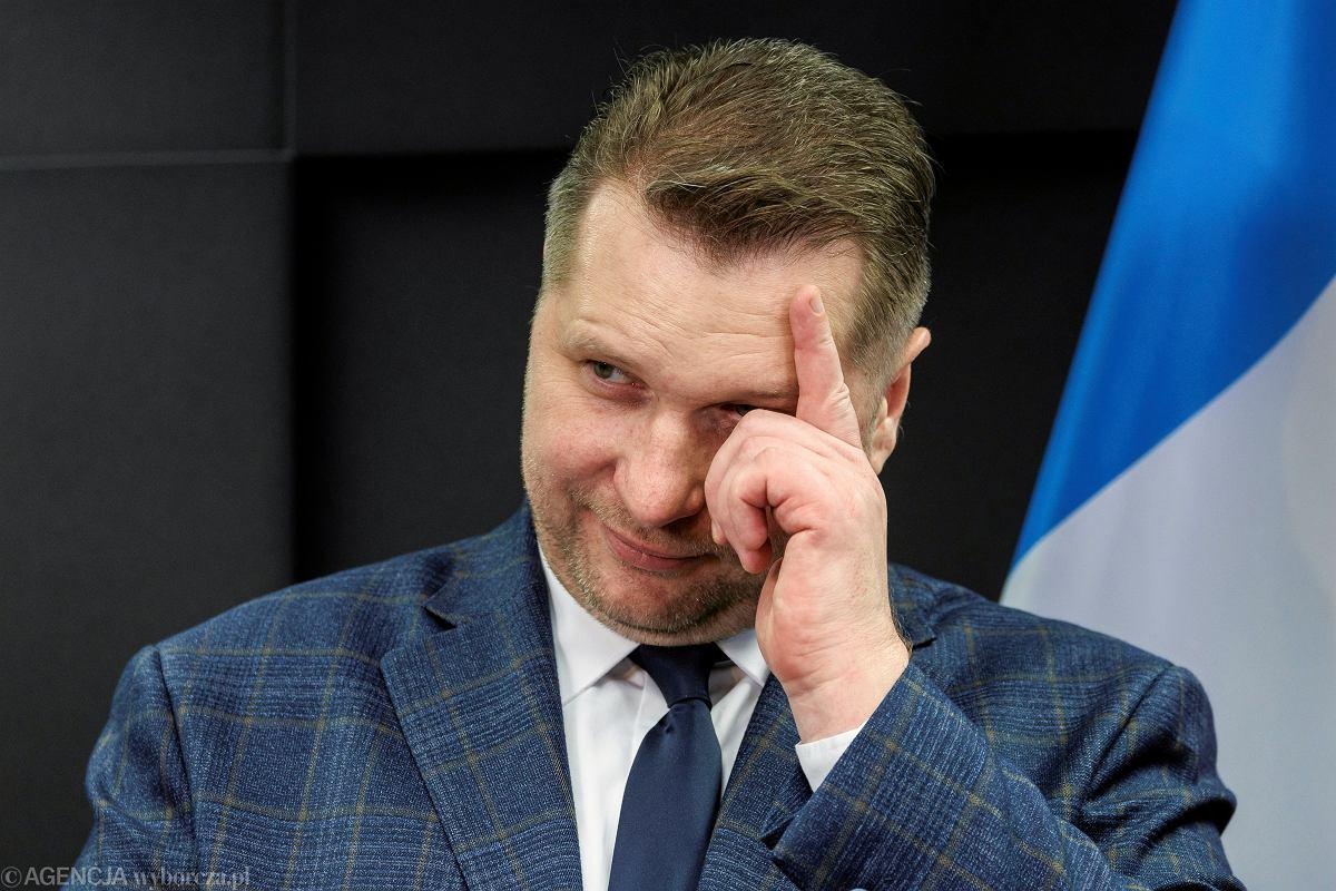 Jak minister Czarnek zdefraudował 6 milionów? Analiza procederu