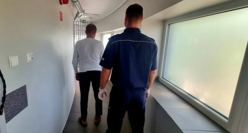 Pijany mężczyzna w Rybniku strzelał do policjantów. Cudem nikogo nie zabił