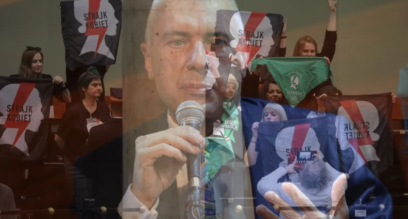 Projekt #ZaufajmyKobietom z mocnym poparciem. Giertych zaprasza Lewicę do rozmowy 