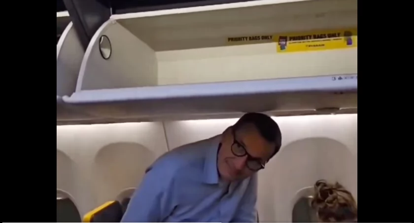 Mateusz Morawiecki wyśmiany w Ryanair przez pasażerów. 