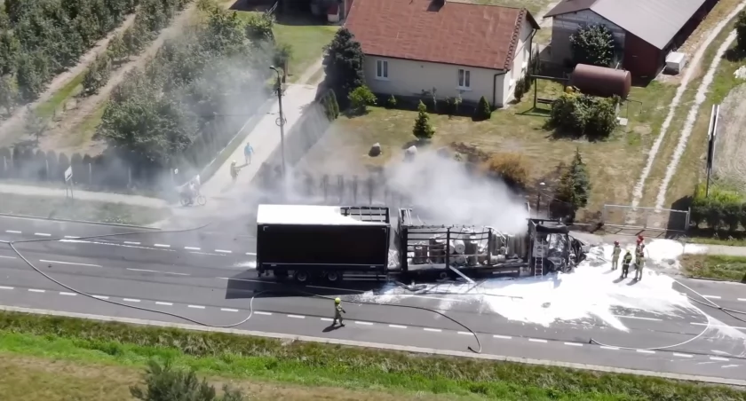 Śmiertelny wypadek pod Górą Kalwarią. Spłonęły dwa samochody 