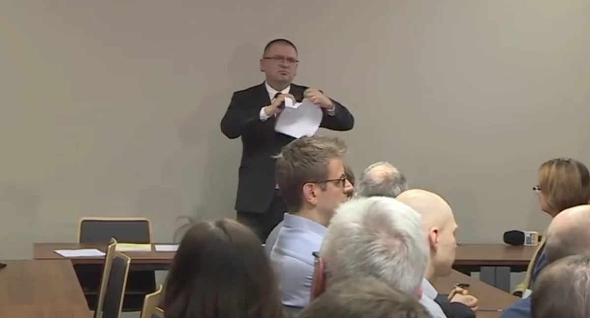Zmienił się rząd, ale nie diety członków neo-KRS. Ile zarabia Maciej Nawacki? 