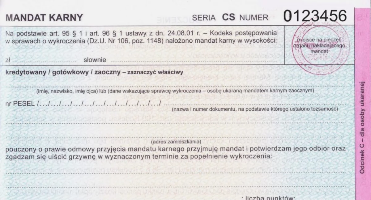Wadliwe bloczki mandatowe dalej w użyciu. Policja używa kalk jak PRL
