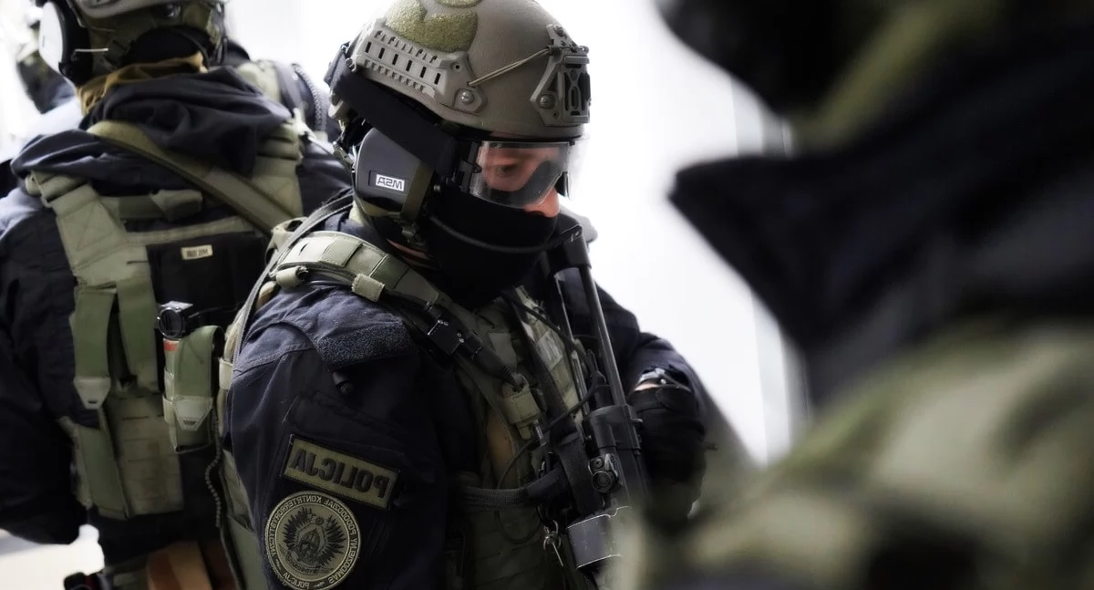 Nocna akcja kontrterrorystów w Zawierciu. Mężczyzna groził rodzinie i chciał się zabarykadować