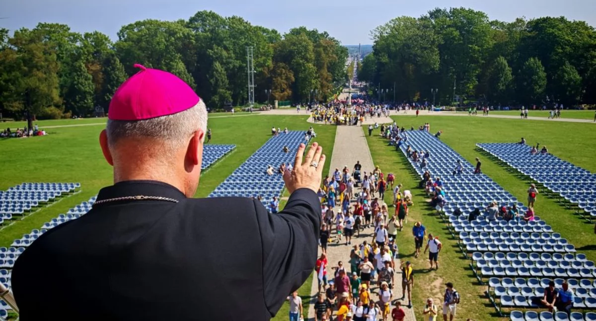 Biskup Artur Ważny boi się kolejnych przeszukań. Pamiętnik księdza samobójcy pogrążył innych