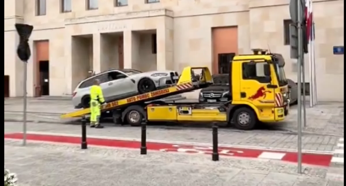 Mamy nagranie z zatrzymania Buddy i Grażyny! Holują luksusowe auta Kamila L. spod hotelu 