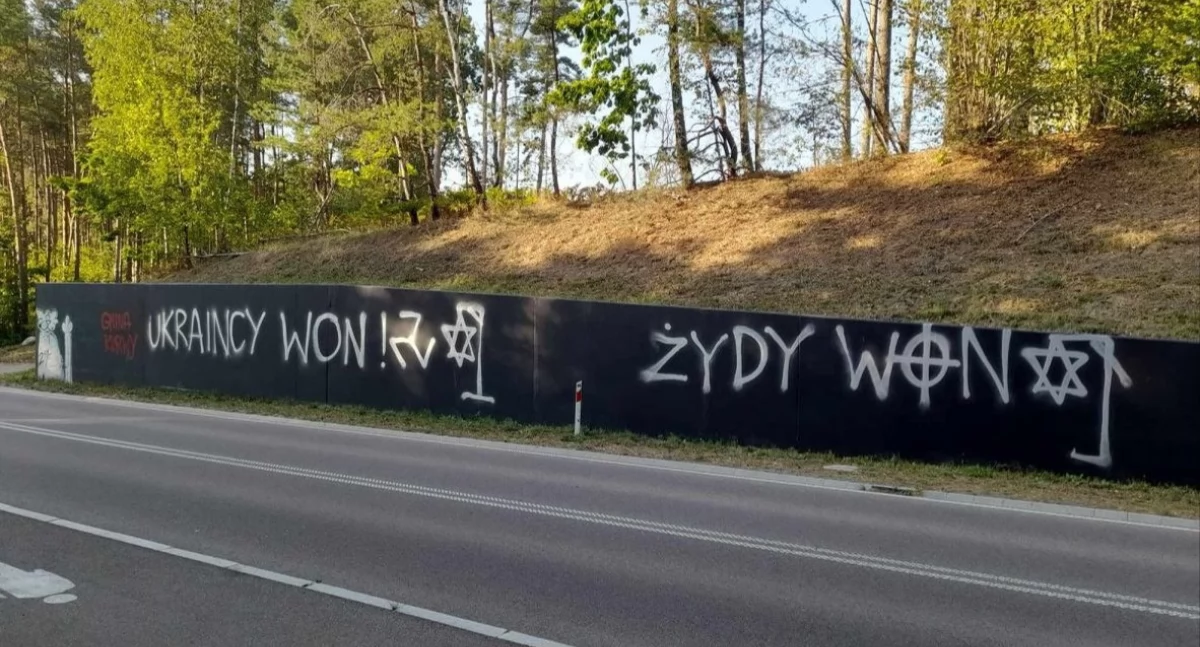 Swastyki witają turystów w Białymstoku. Murale widzą wszyscy, ale nie prokuratura 