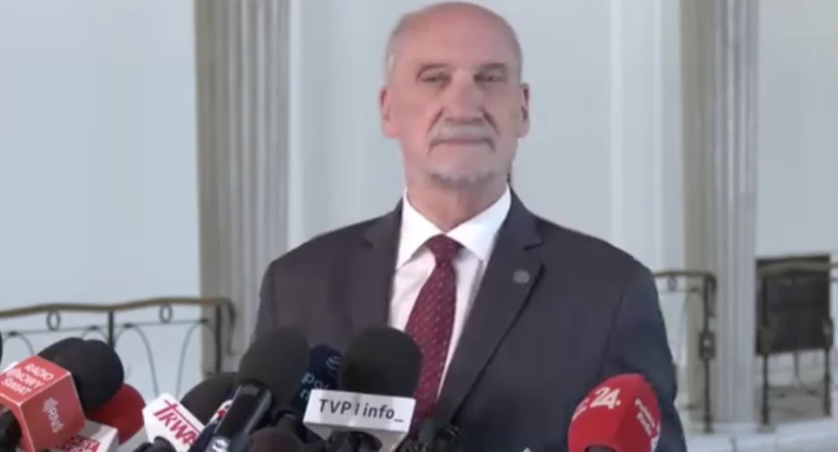 Szef MON rozlicza podkomisję smoleńską Antoniego Macierewicza. Poważne zarzuty 