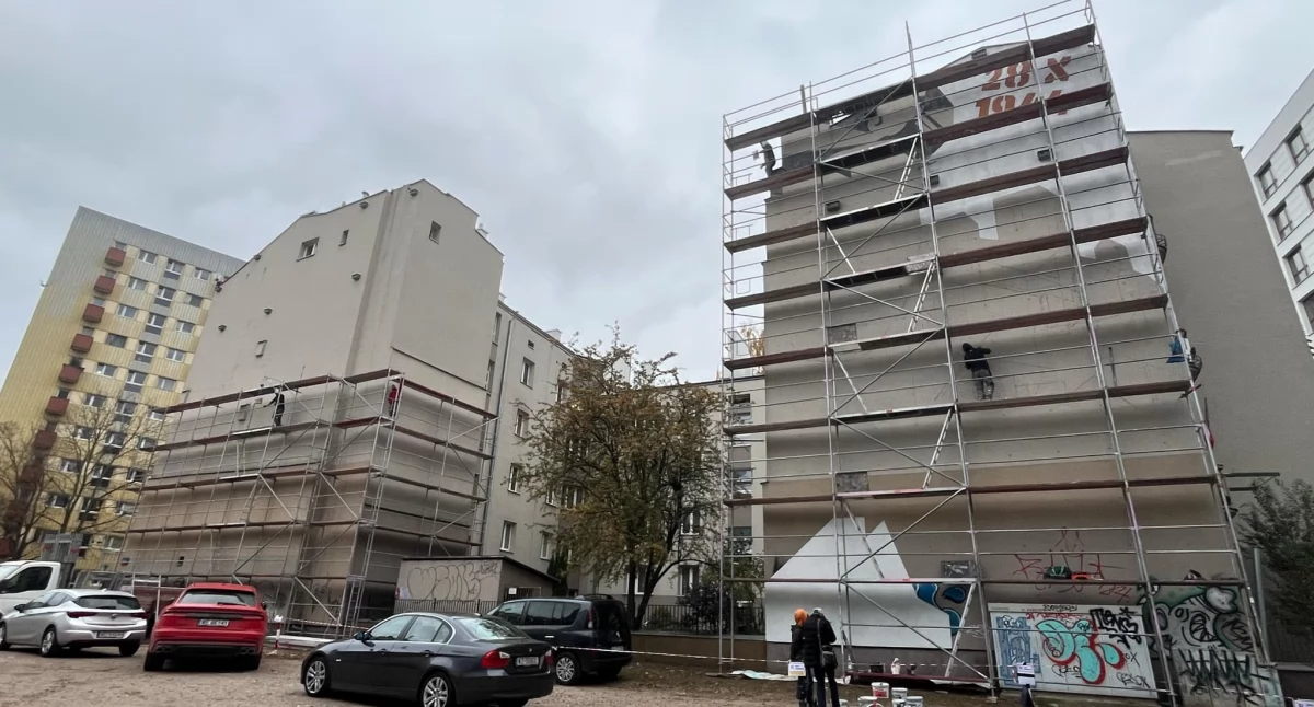 Nowy mural LA POLONIA NON E LIQUIDATA w Warszawie. Namaluje go Zbigniew Komosa 
