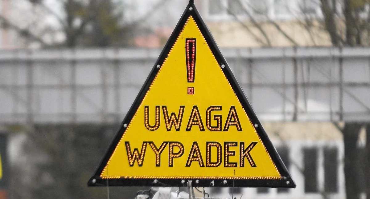 Straszny wypadek autostradzie na A4. Dachowanie autobusu, ranni pasażerowie 