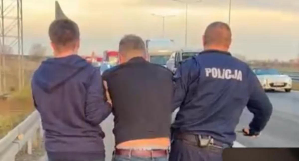 Pijany kierowca Jeepa na A2 zatrzymany przez dziennikarza! Miał nóż i wódkę pod stopą – wideo 