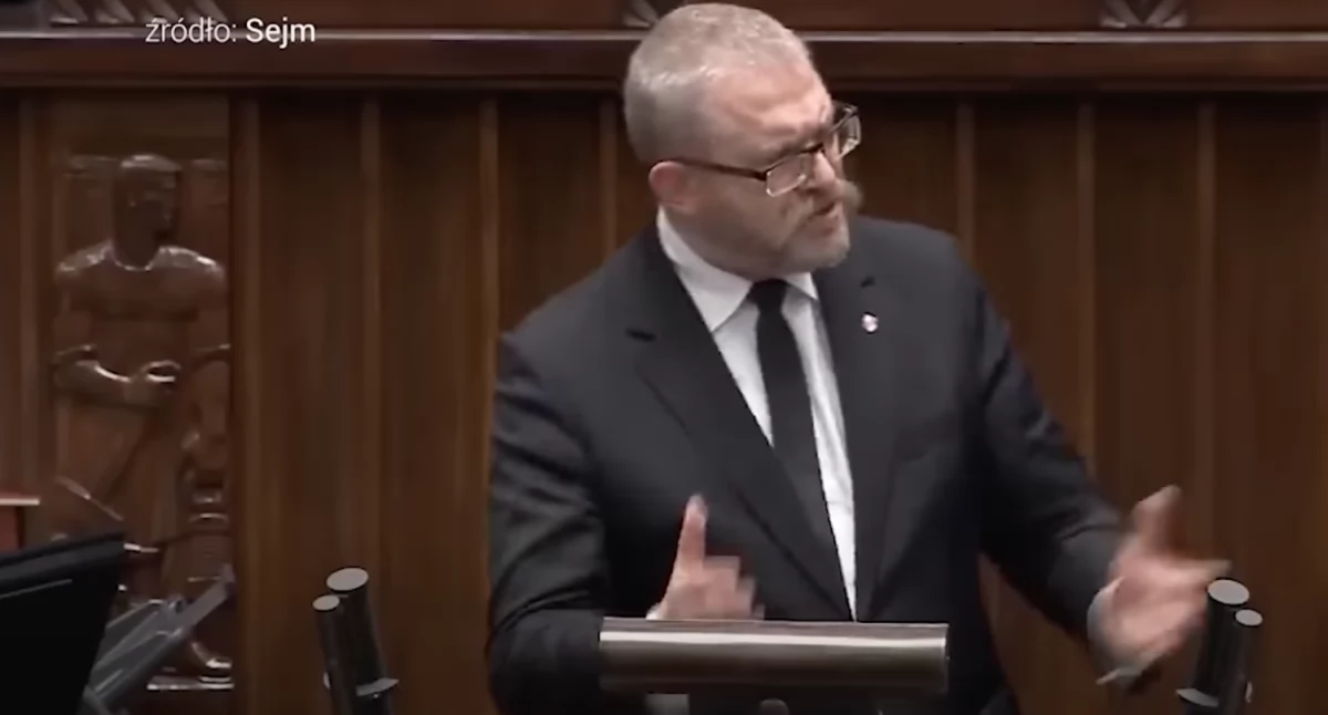 Grzegorz Braun wyniesiony z Parlamentu Europejskiego! Przerwał minutę ciszy – nagranie