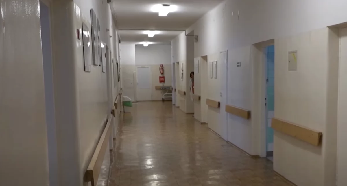 Incydent na SOR w Krakowie. Agresywny pacjent obezwładniony przez lekarza i żołnierza
