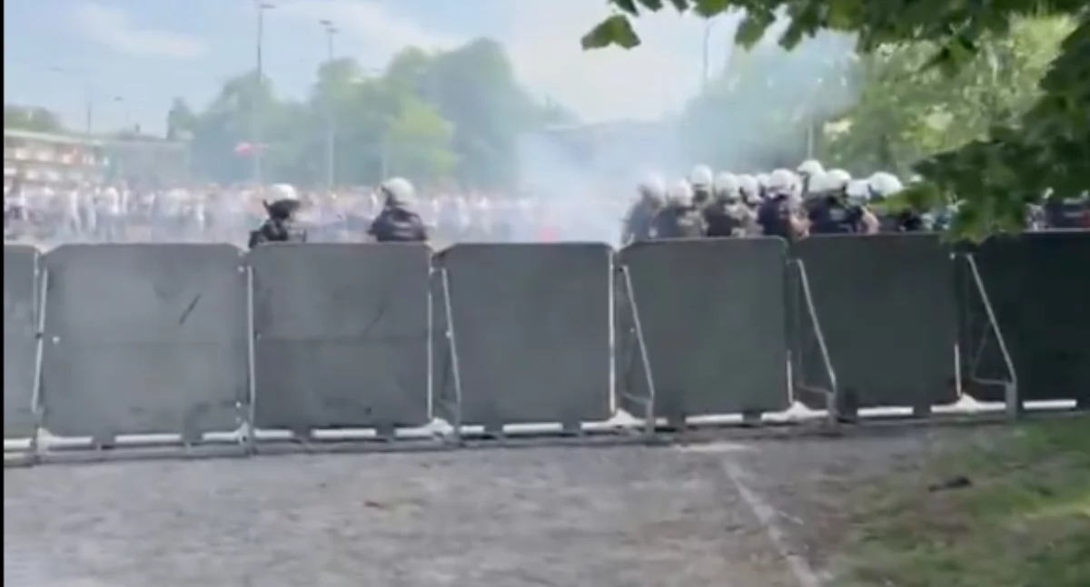 Kibole kontra policja na rondzie Waszyngtona. Finał pod znakiem przemocy 
