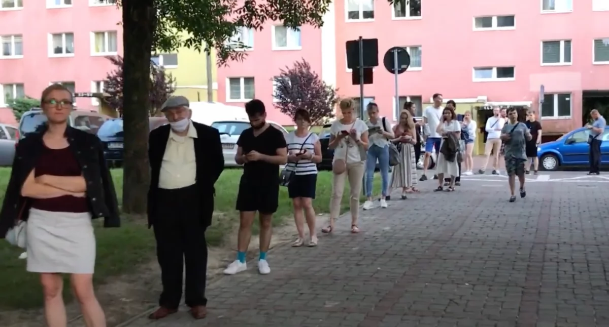 Polacy w Norwegii rozpoczęli głosowanie. Kolejki przed otwarciem komisji w Oslo