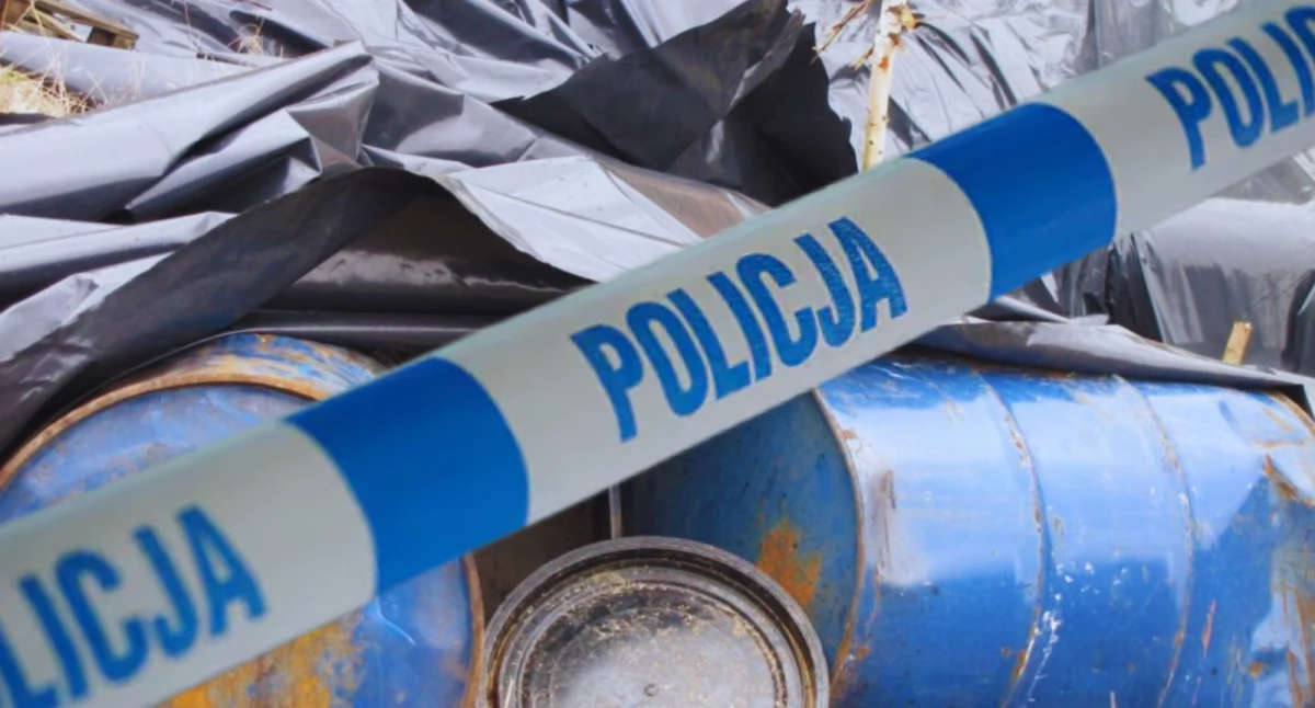 Bolesławiec: 52-latek porzucił beczki z chemikaliami. Został aresztowany