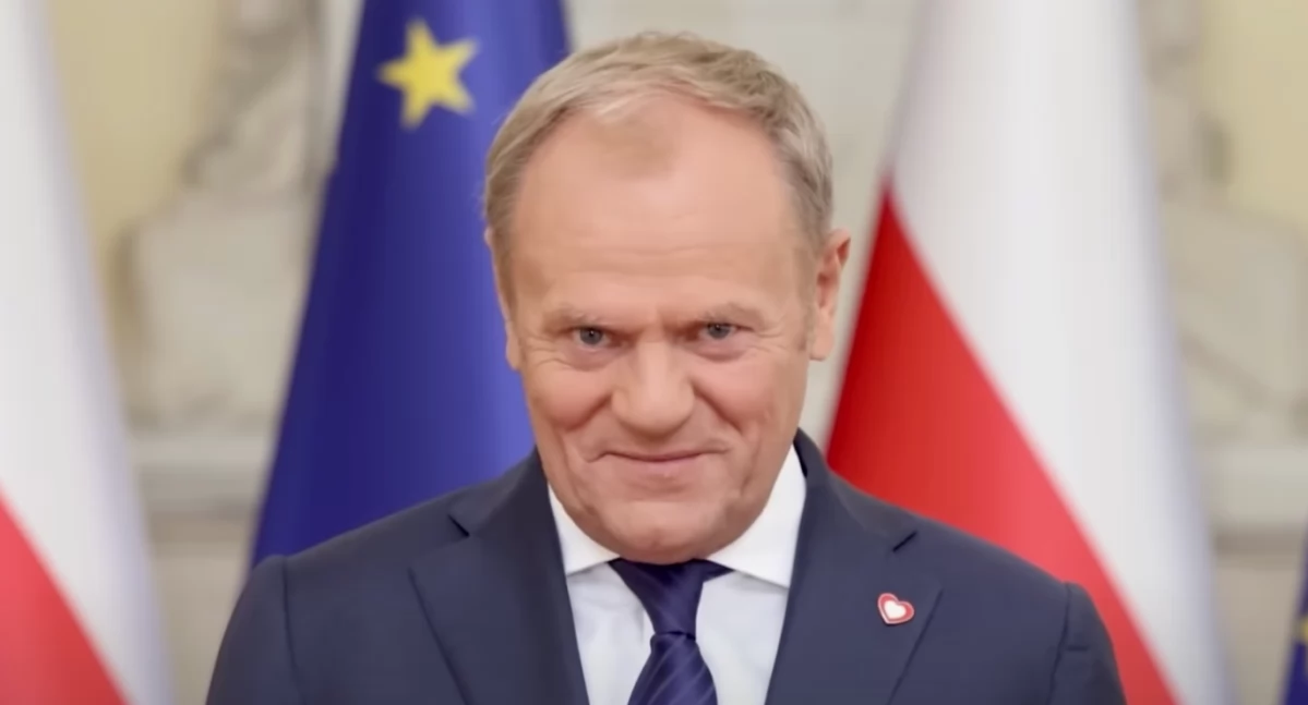 Rząd do remontu. Tusk planuje połączenia resortów i cięcia w administracji, jednak bez Hołowni?