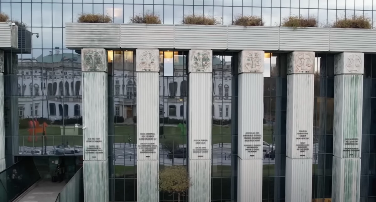 Protesty wyborcze przed Sądem Najwyższym. Mec. Barlik: skala bez precedensu, ale prawo stawia granice