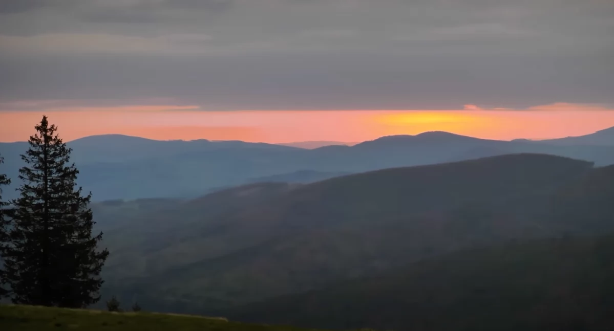 Pogoda w Beskidach sprzyja turystom. Sprawdź, co zabrać na szlak