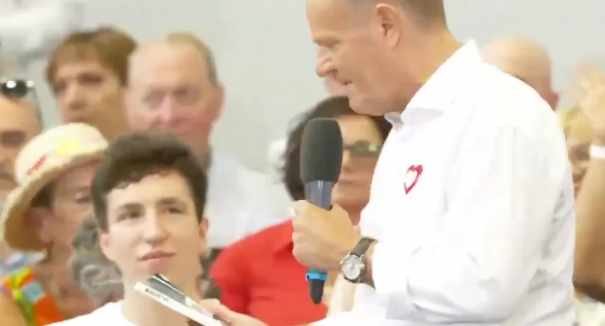 Donald Tusk otrzymał książkę „Więzień CBA”. Piński i Szwejgiert dziękują darczyńcy