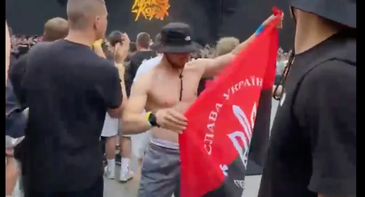 Koncert Maxa Korzha w Warszawie. Kierwiński potwierdza zatrzymania za flagi OUN-UPA 