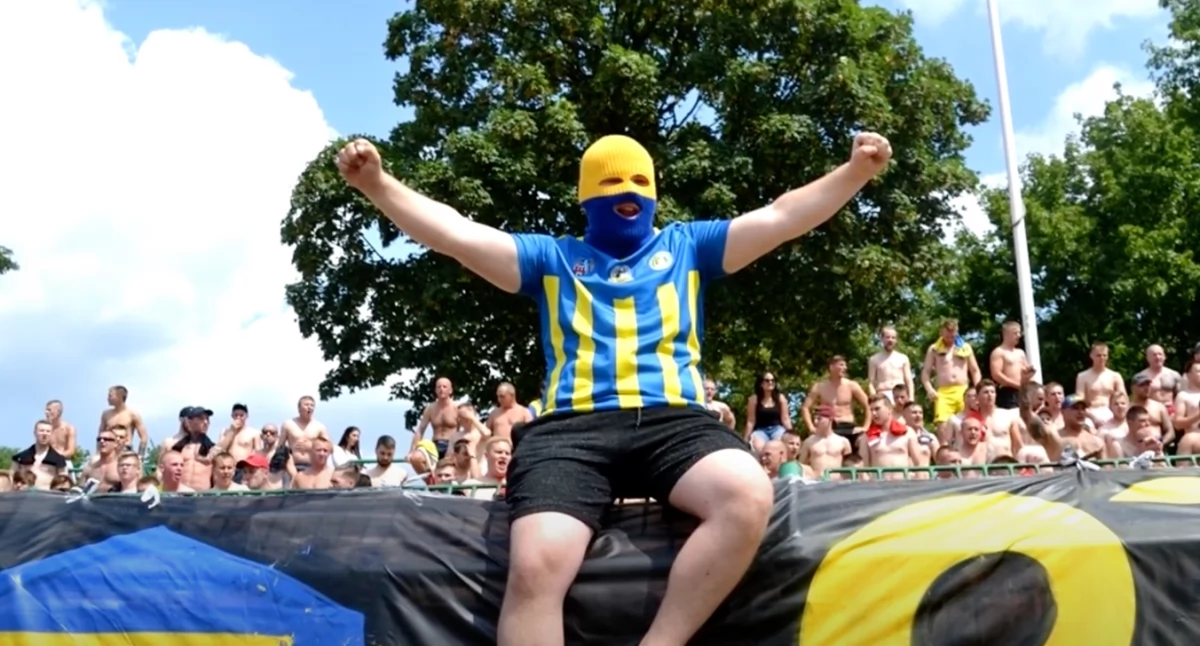 Bójka kiboli klubu Nawrockiego i Arki na A1 udaremniona przez policję. Kibole zatrzymani 