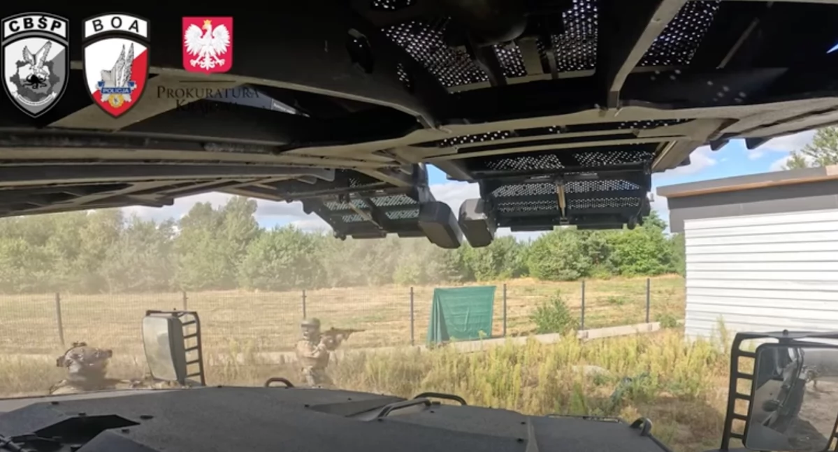CBŚP rozbiło laboratorium narkotykowe pod Warszawą. Przejęto 700 kg klefedronu