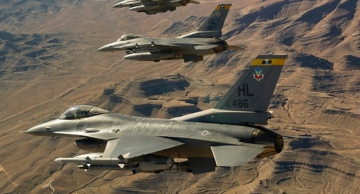 Samolot F-16 rozbił się. Katastrofa samolotu przed Air Show 2025 w Radomiu