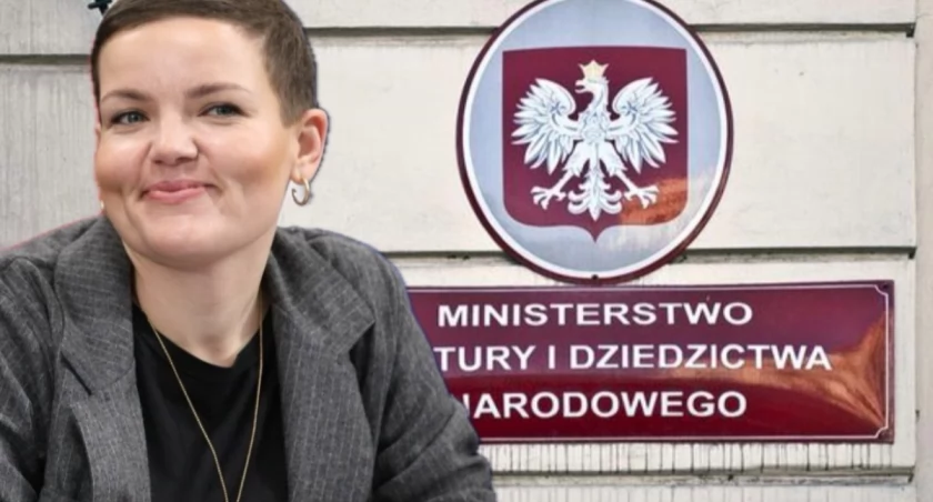 Smartfon bez opłaty przez 30 lat. Minister kultury tłumaczy dlaczego to się zmienia