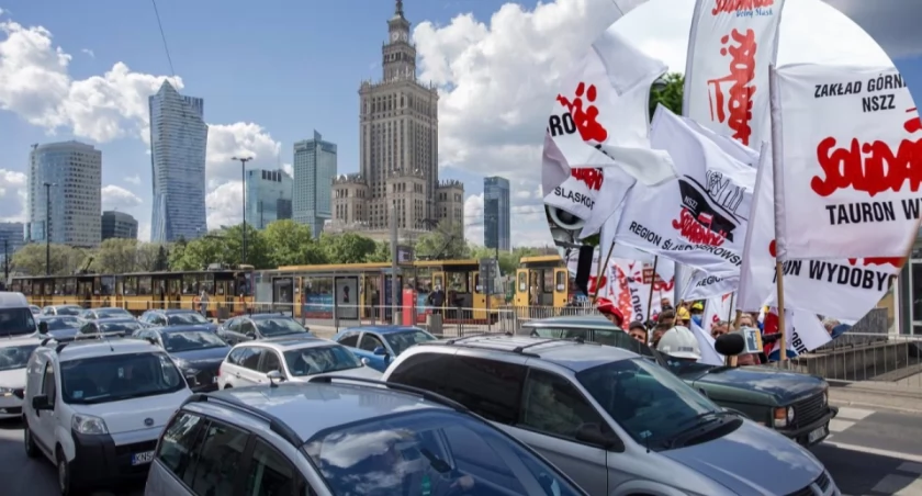 Manifestacja Solidarności w Warszawie. Zamknięte ulice, objazdy – sprawdź mapę utrudnień