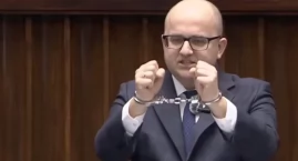 Jest decyzja sądu w sprawie aresztu Dariusza Mateckiego. Tyle czasu spędzi za kratami