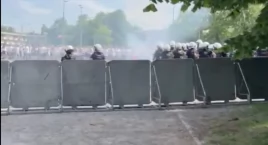 Kibole kontra policja na rondzie Waszyngtona. Finał pod znakiem przemocy 