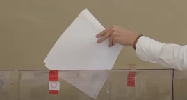 Karty do głosowania mają ścięty róg. Wyjaśniamy, dlaczego to nie błąd