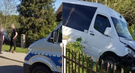 Wypadek szkolnego busa w Łęgajnach. Pięć osób trafiło do szpitala