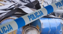 Bolesławiec: 52-latek porzucił beczki z chemikaliami. Został aresztowany