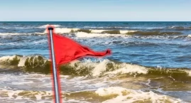 Zakaz kąpieli na wielu plażach nad Bałtykiem. Czerwo&hellip;