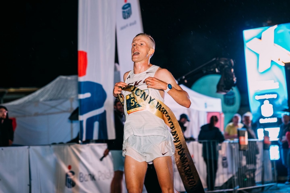 Nikodem Dworczak najlepszy we wrocławskim półmaratonie nocnym!