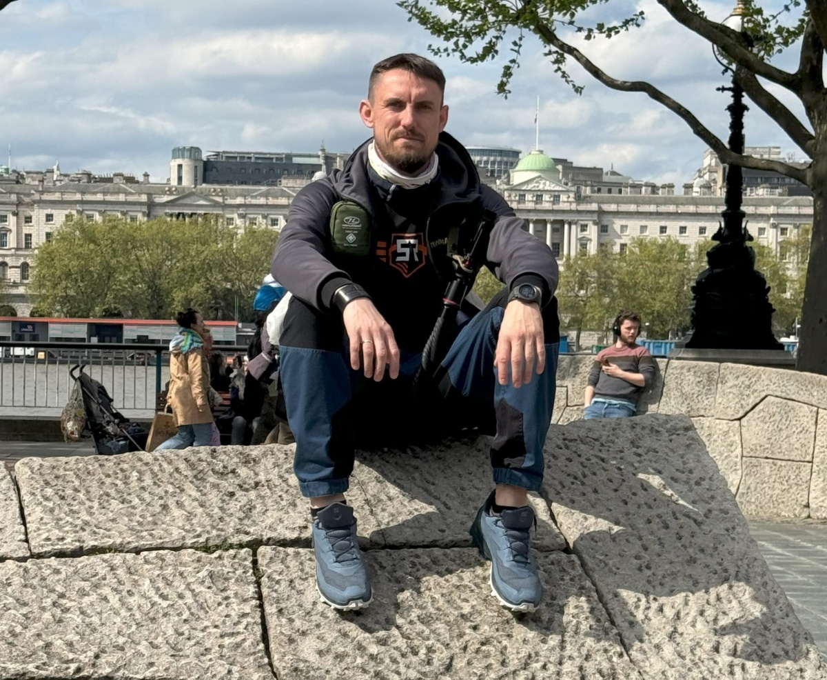 Przejdzie 100 km w dobę, by wspomóc zbiórkę na siłownię dla uczniów