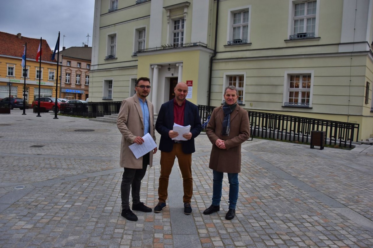 Co z elewacją ratusza? Zapłacona, a nie zrobiona?